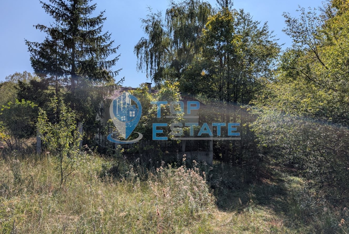 Едноетажна къща в централната част на Стара планина, в землището на село Станчов хан - 0