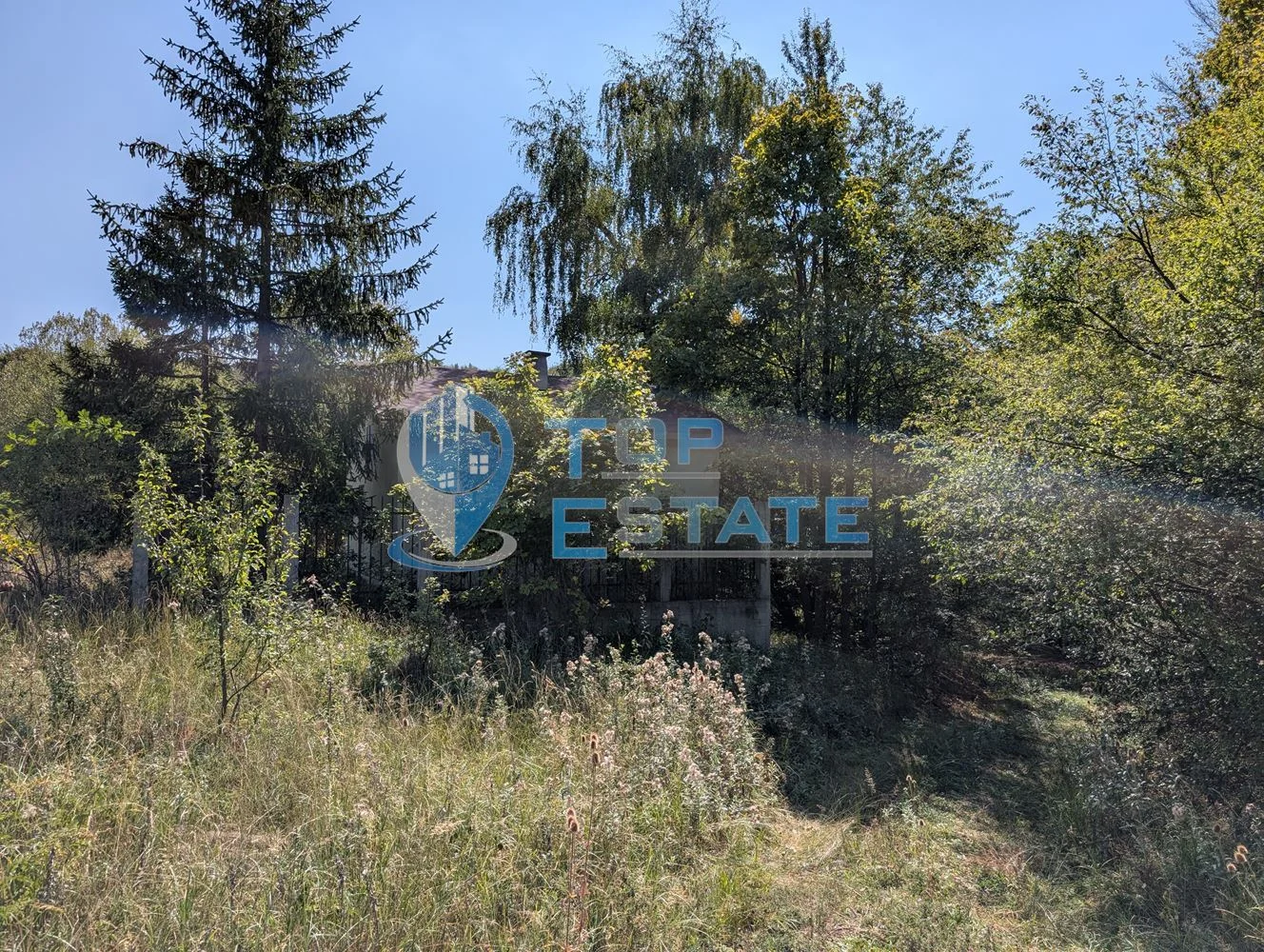 Едноетажна къща в централната част на Стара планина, в землището на село Станчов хан - 0