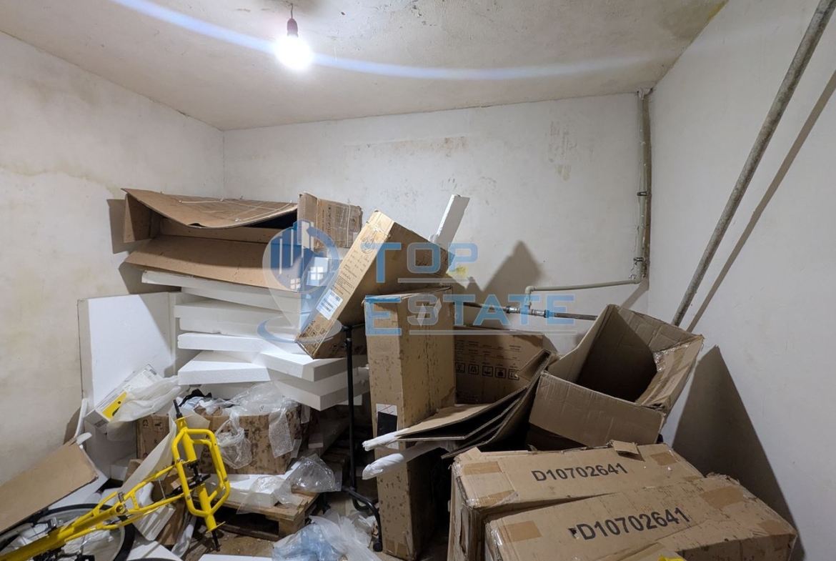 Търговско помещение на центъра на село Първомайци, област Велико Търново - 0