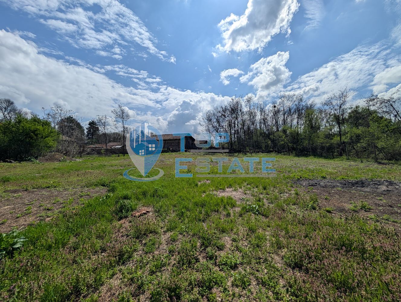 Двуетажна къща с голям двор и кладенец в село Иванча - 0