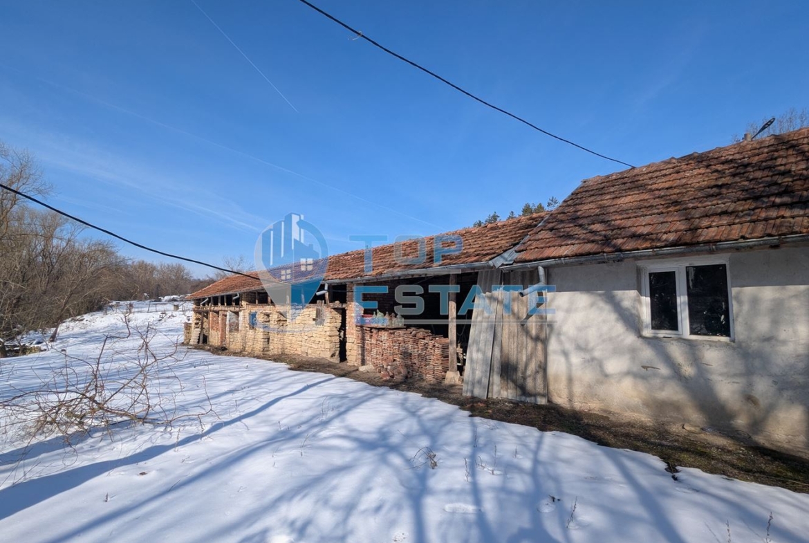 Промишлено помещение в покрайнините на град Борово, област Русе - 0