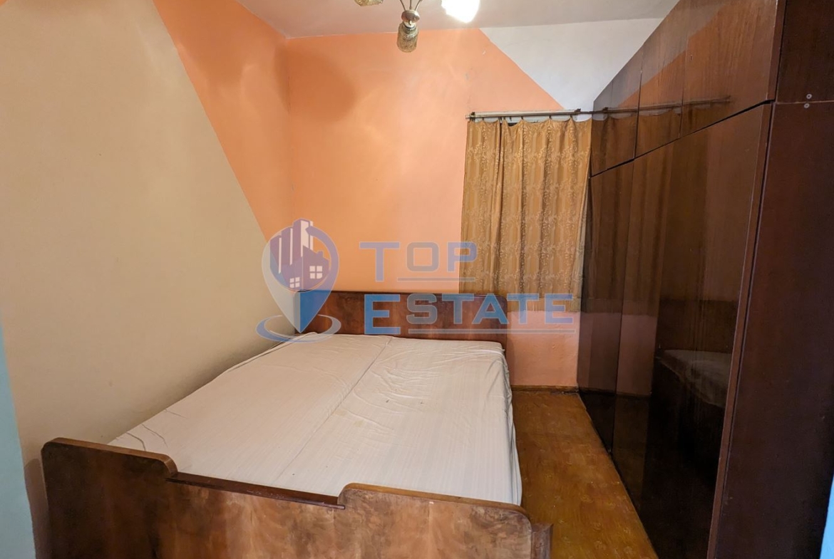 Двуетажна къща с кладенец и гараж в град Сухиндол - 0