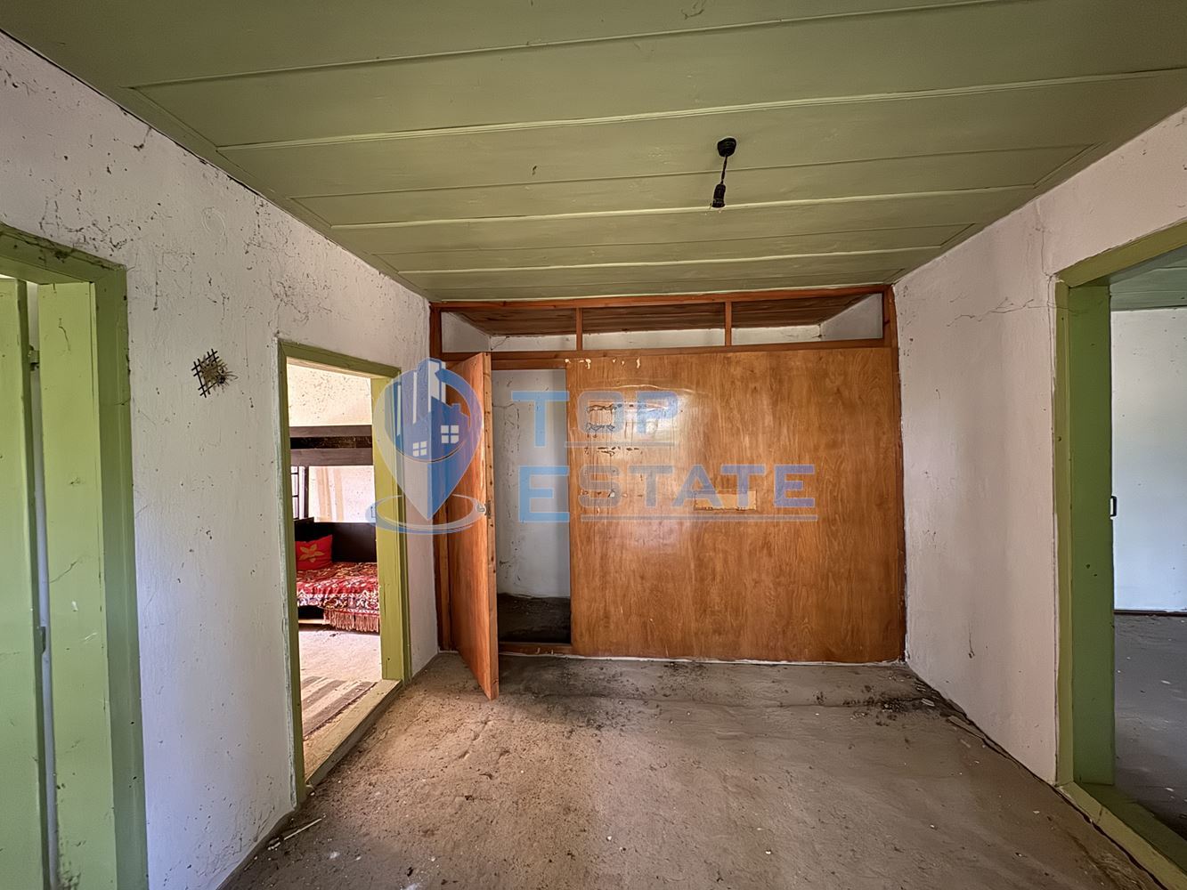 Тухлена къща с кладенец и голям двор в село Павел, област Велико Търново - 0