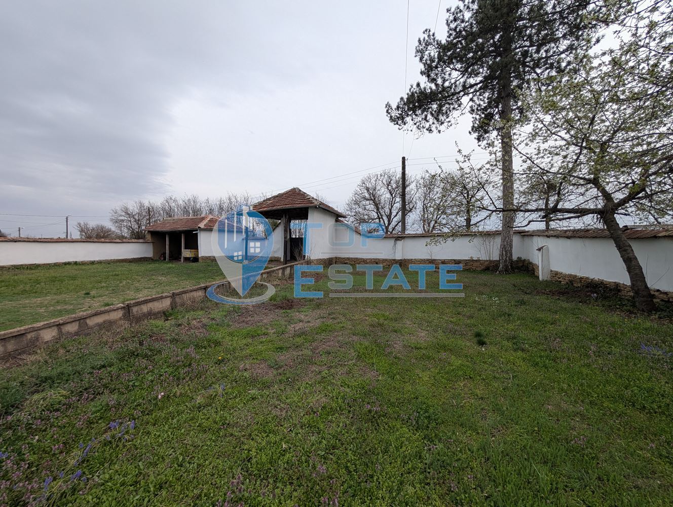 Двуетажна къща с голям двор и кладенец в село Ресен - 0