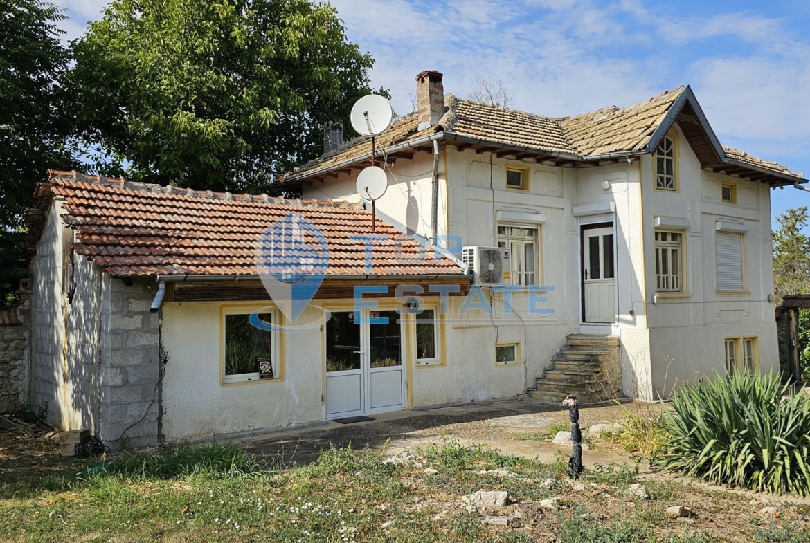 Ремонтирана и обзаведена къща с два санитарни възела в село Хотница, област Велико Търново - 0