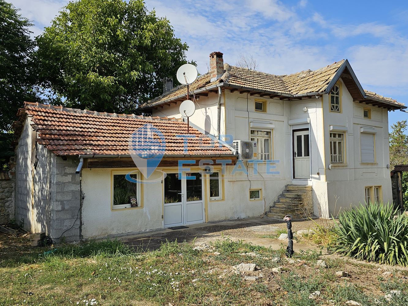 Ремонтирана и обзаведена къща с два санитарни възела в село Хотница, област Велико Търново - 0