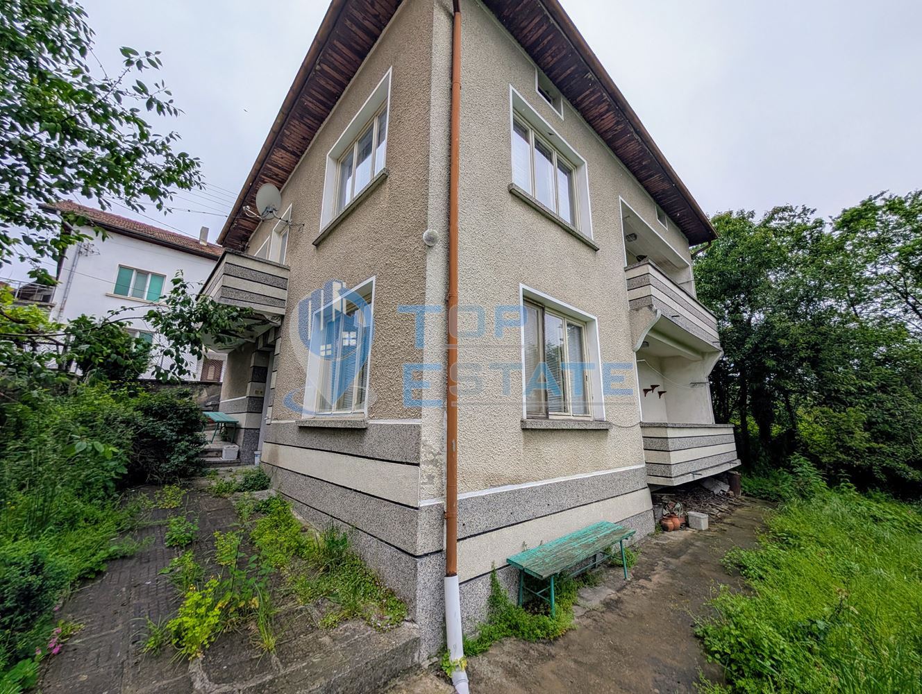 Двуетажна тухлена къща с панорамна гледка в град Плачковци - 0