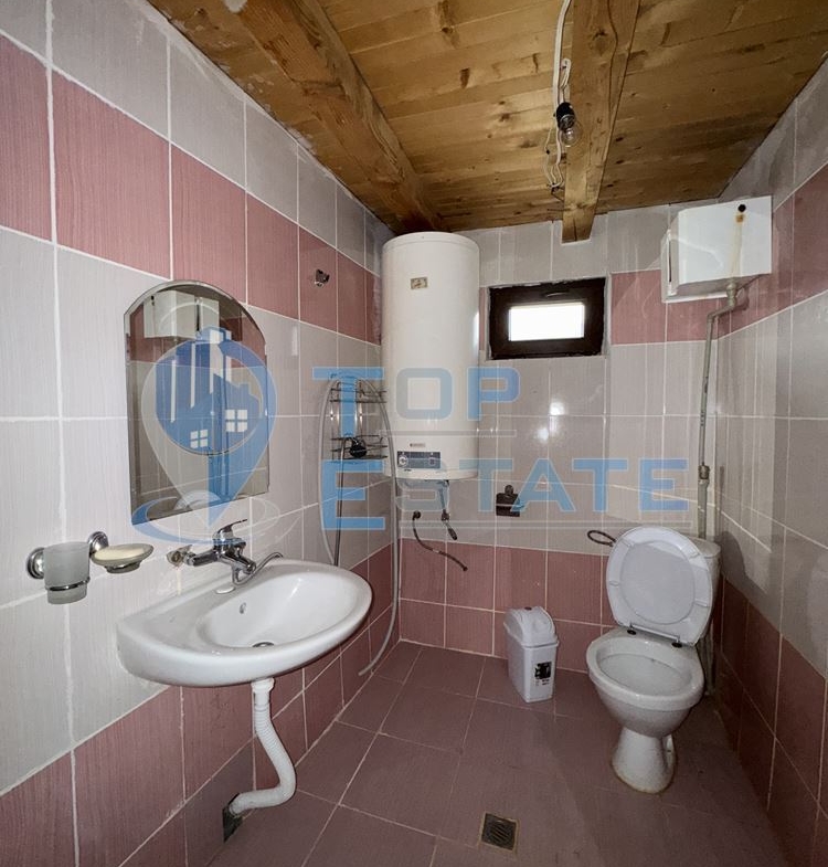 Двуетажна къща с панорамна гледка в гр. Елена, област Велико Търново - 0