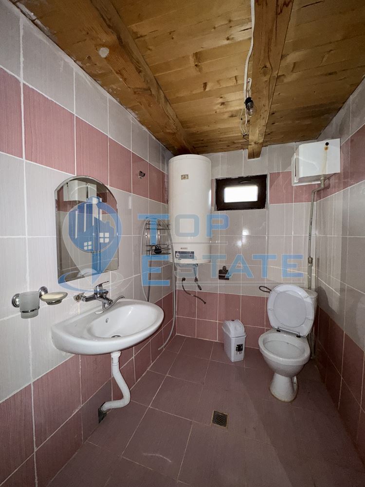 Двуетажна къща с панорамна гледка в гр. Елена, област Велико Търново - 0