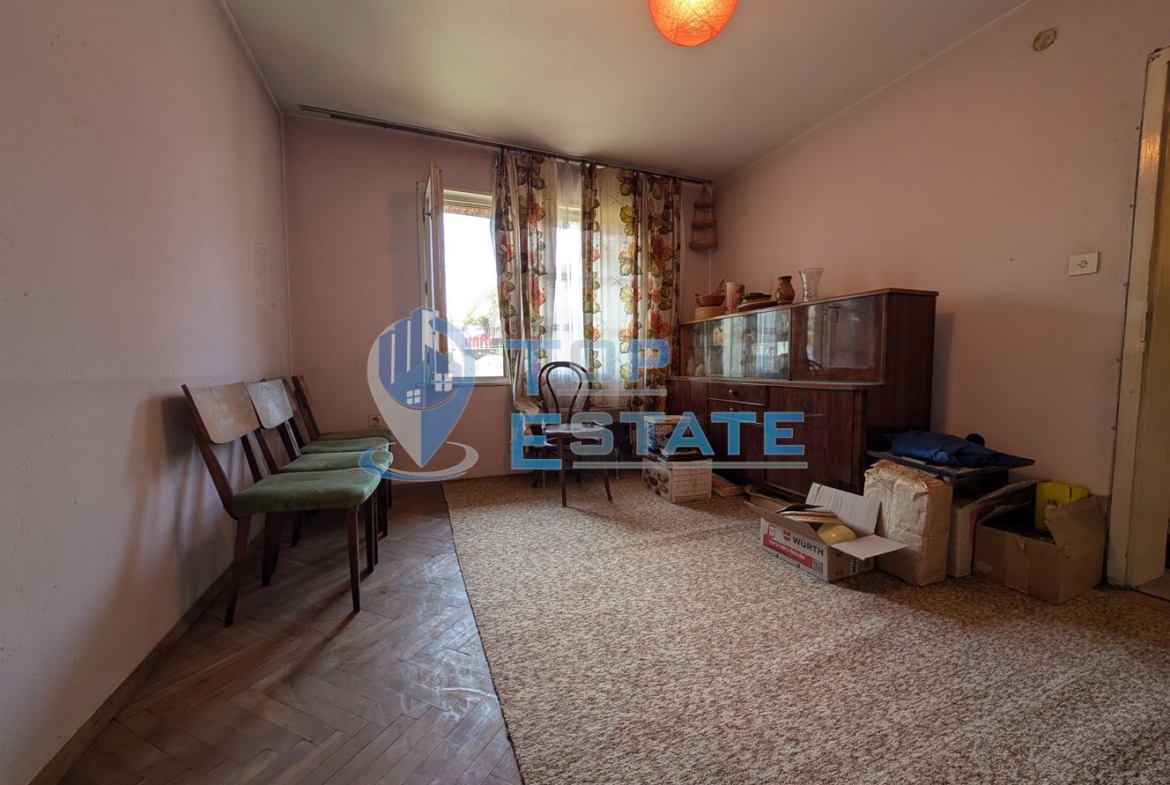 Четиристаен апартамент в центъра на град Елена - 0