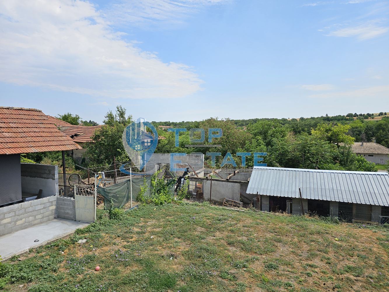 Двуетажна обзаведена и ремонтирана къща с три спални в село Страхилово, област Велико Търново - 0