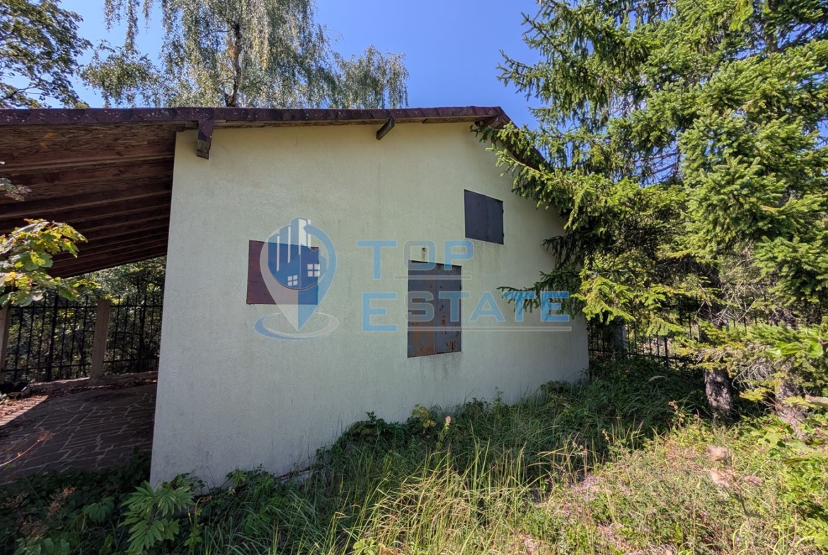 Едноетажна къща в централната част на Стара планина, в землището на село Станчов хан - 0