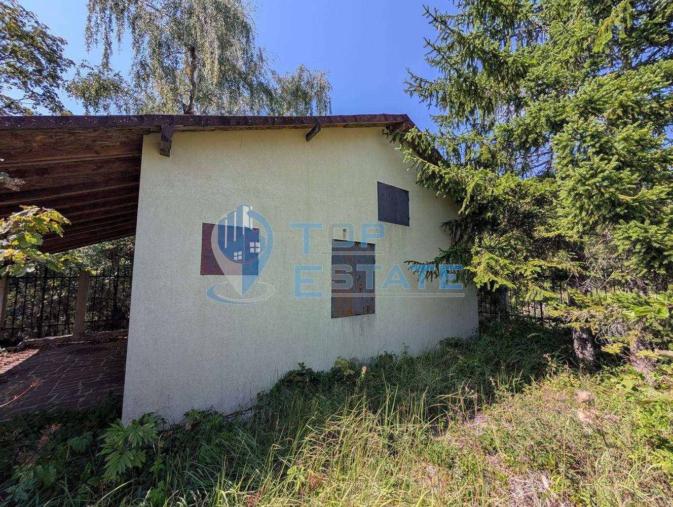 Едноетажна къща в централната част на Стара планина, в землището на село Станчов хан - 0