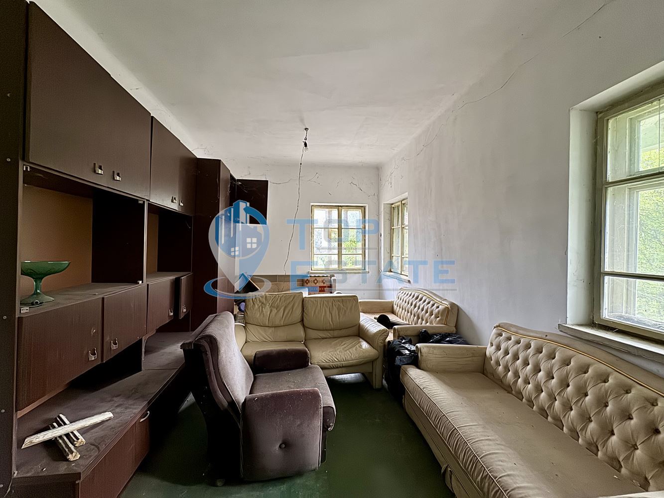 Голяма двуетажна тухлена къща в село Янтра, област Габрово. - 0