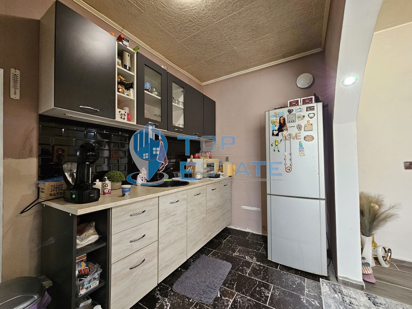 Двуетажна обзаведена и ремонтирана къща с три спални в село Страхилово, област Велико Търново - 0