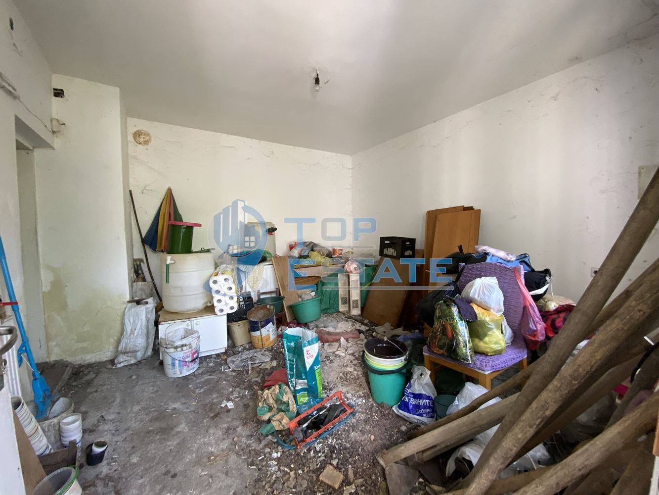 Двуетажна тухлена къща и автосервиз в с. Самоводене, област Велико Търново. - 0