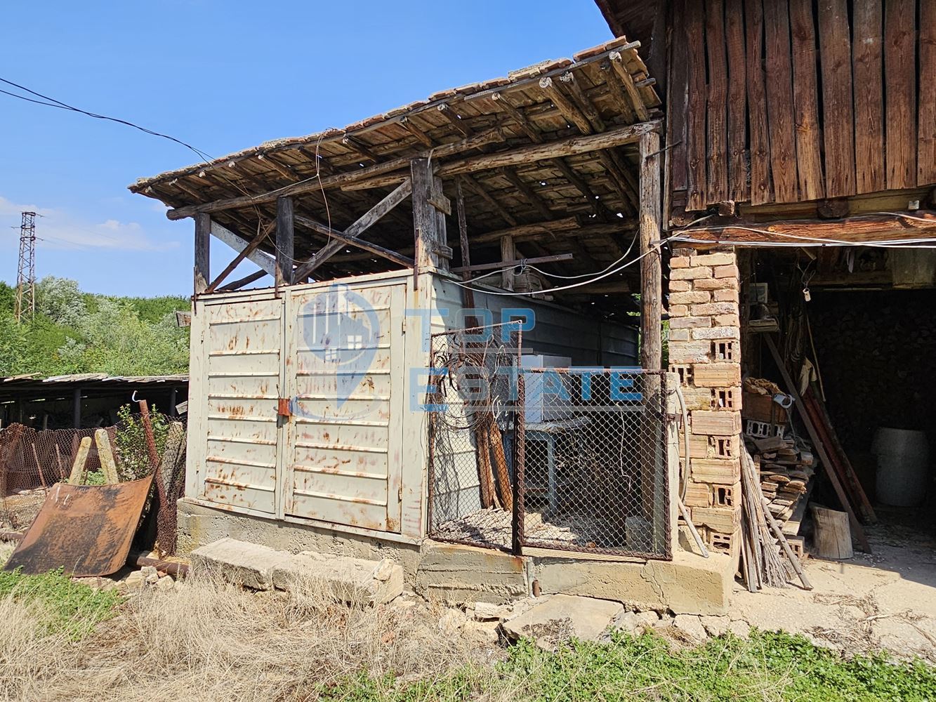 Двуетажна тухлена къща с гараж и голям двор в село Добромирка - 0