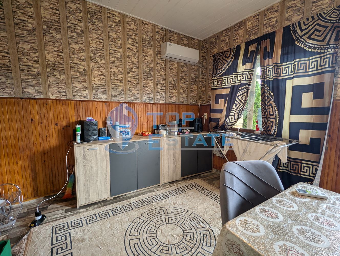 Тухлена къща с голям двор и кладенец в село Караисен, община Павликени, област Велико Търново - 0