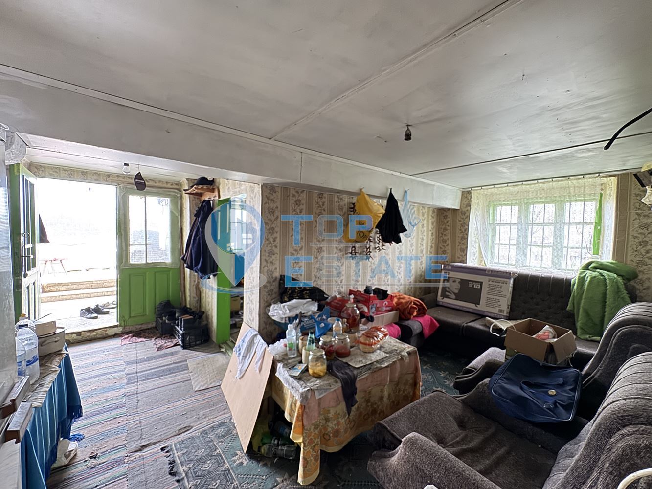 Двуетажна тухлена къща с кладенец в село Ресен, област Велико Търново - 0