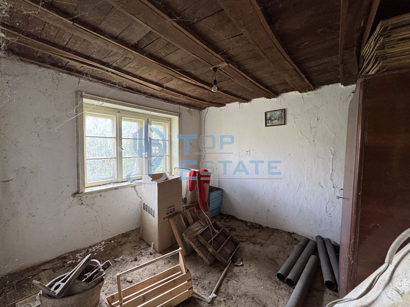 Двуетажна тухлена къща с голям двор в село Патреш, област Велико Търново - 0