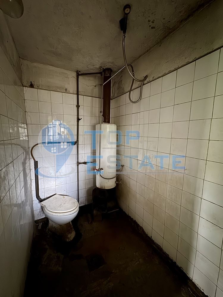 Тухлена къща с допълнителни постройки в село Миндя, област Велико Търново - 0