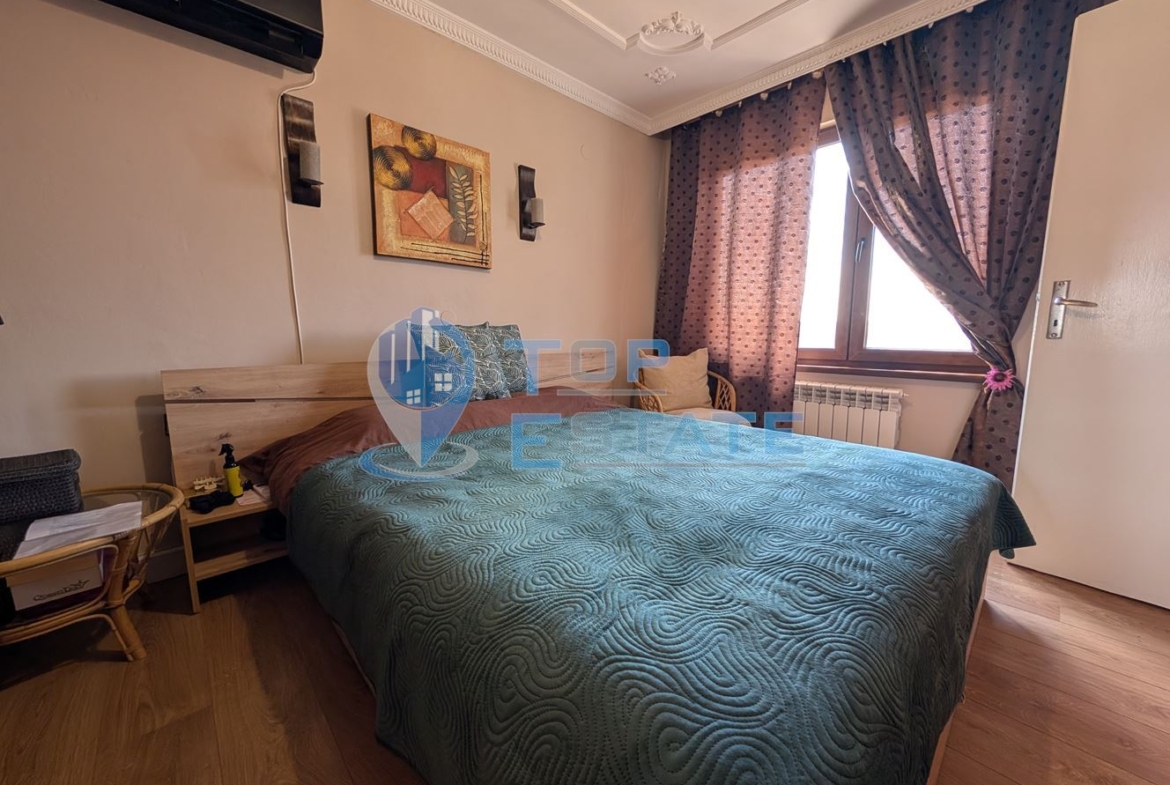 Двуетажна реновирана къща с красива панорама в село Вишовград - 0