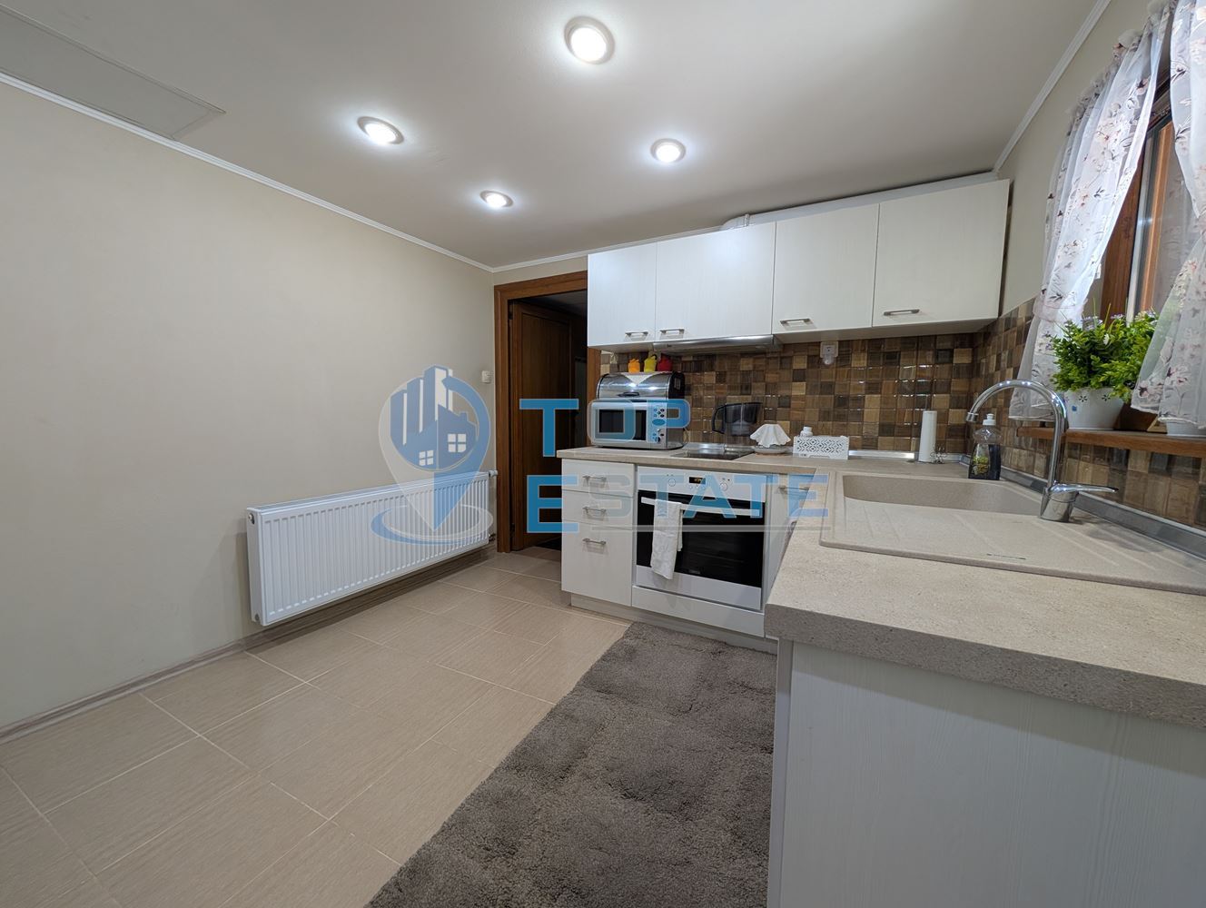 Реновирана двуетажна къща в Тревненския балкан - 0