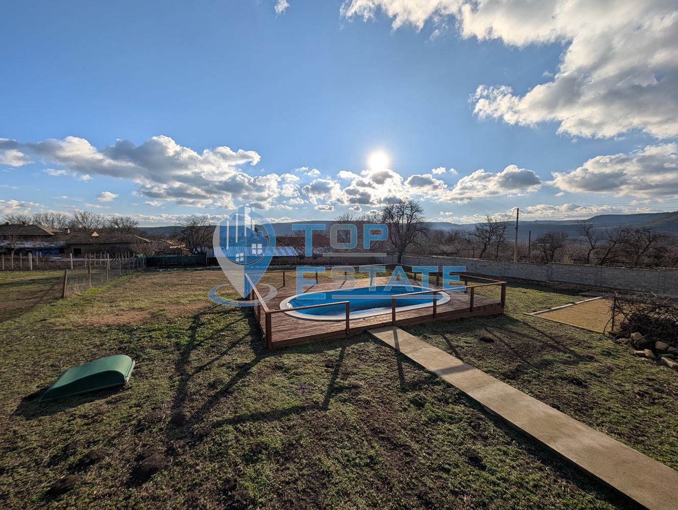 Реновирана тухлена къща с красива панорама и басейн в село Садина-0 Реновирана тухлена къща с красива панорама и басейн в село Садина - 0