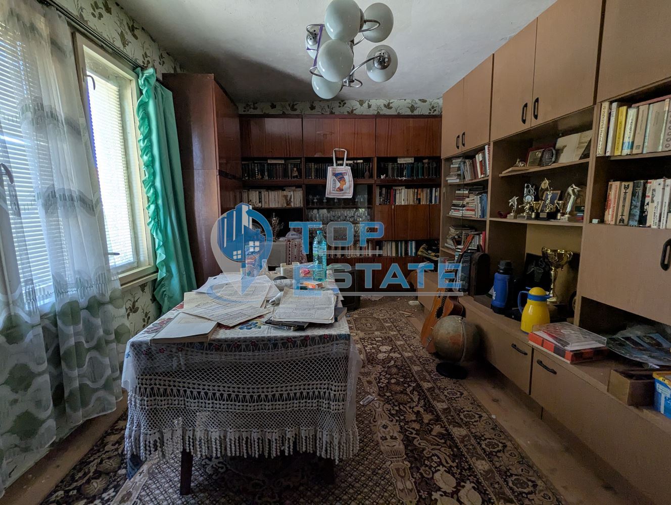 Тухлена къща на тиха и спокойна улица в село Поликраище, област Велико Търново - 0