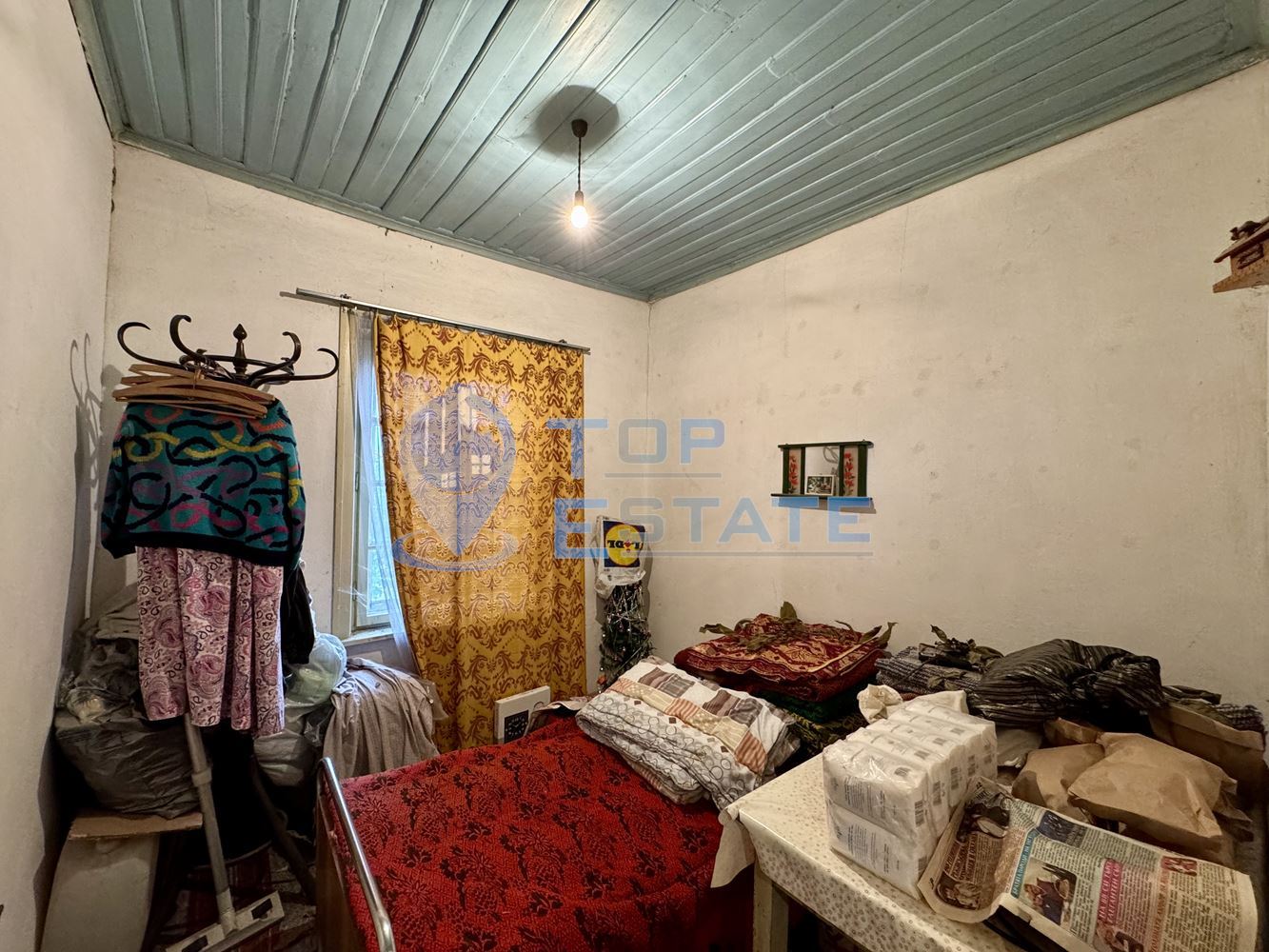 Двуетажна къща с кладенец и голям двор в село Ресен, област Велико Търново - 0