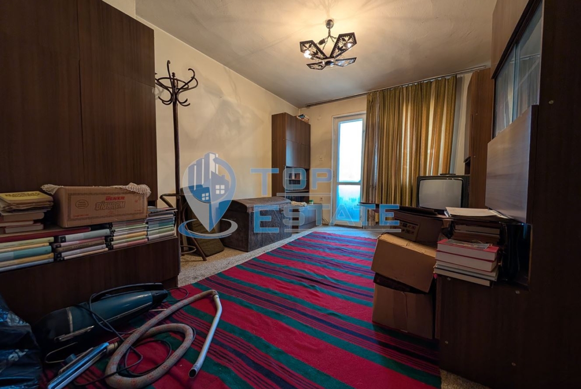 Четиристаен апартамент в центъра на град Елена - 0