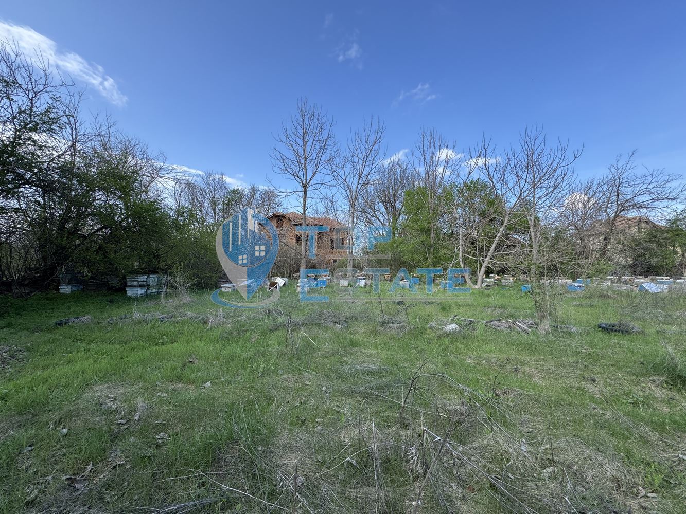 Двуетажна тухлена къща с голям двор в село Патреш, област Велико Търново - 0