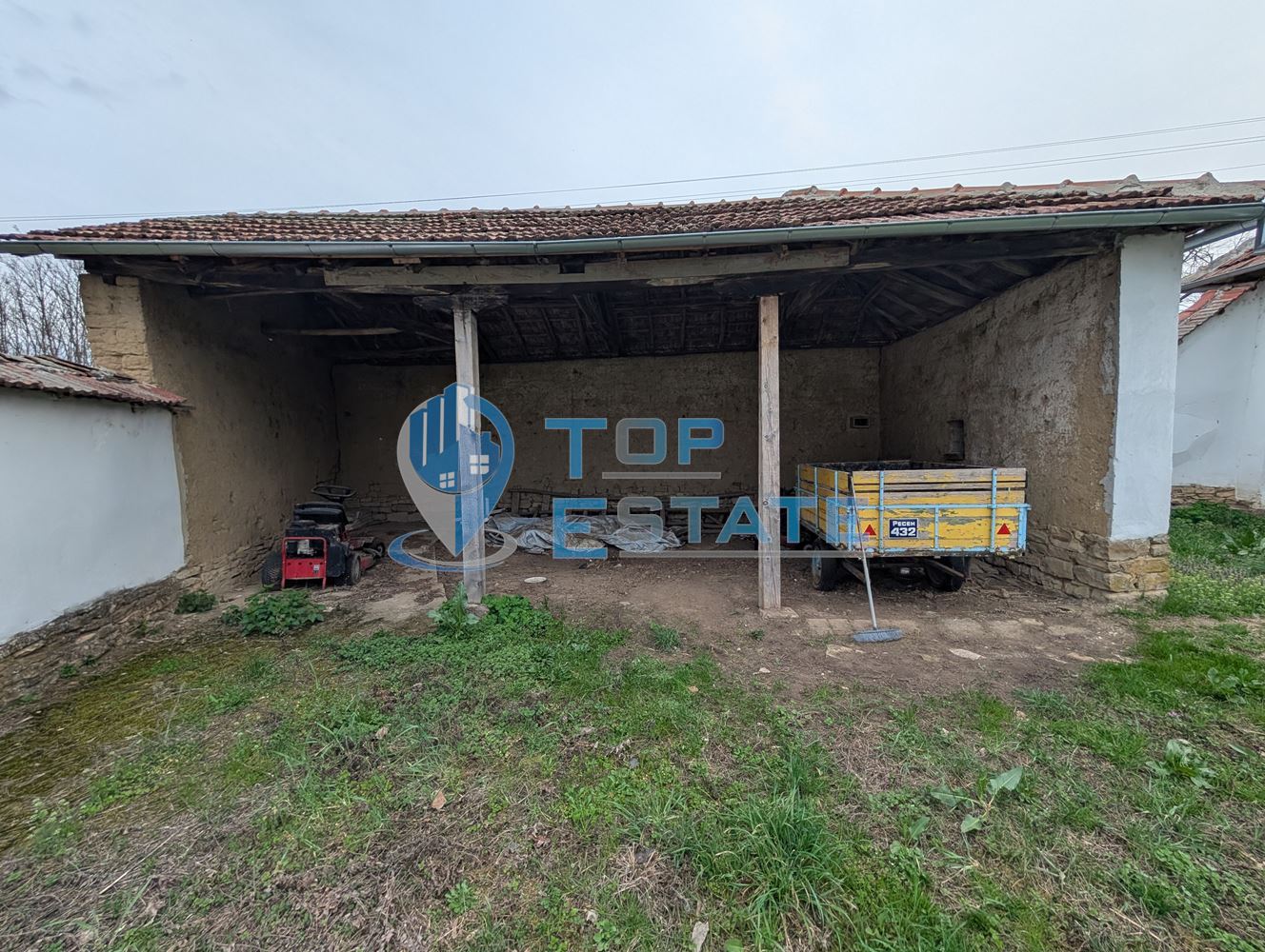 Двуетажна къща с голям двор и кладенец в село Ресен - 0
