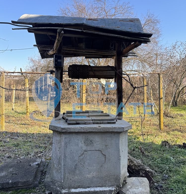 Тухлена къща с кладенец в с. Козаревец, област Велико Търново - 0