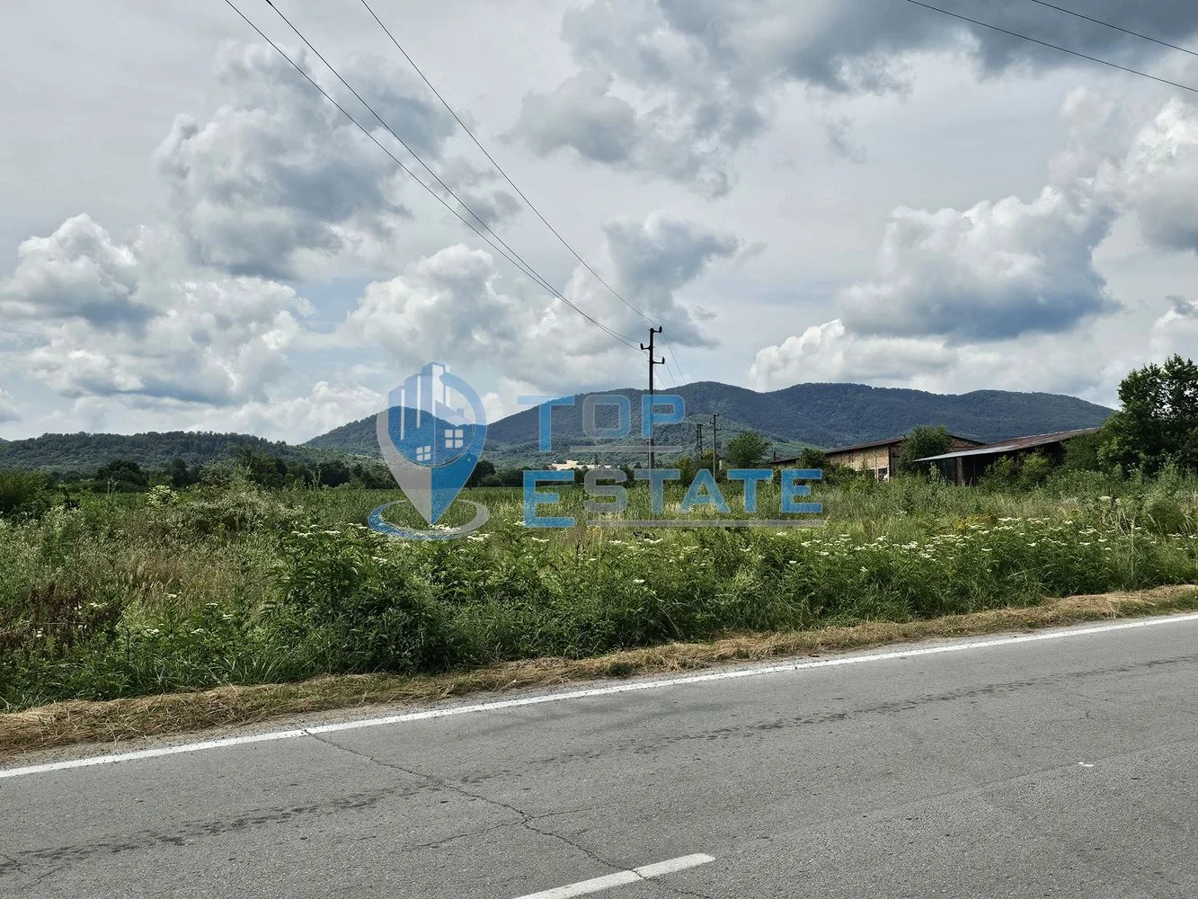 Голям парцел в гр. Елена на главен път и комплекс Тихия кът - 0