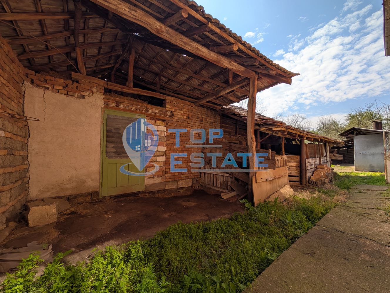 Едноетажна тухлена къща с гараж в село Павел-0 Едноетажна тухлена къща с гараж в село Павел - 0