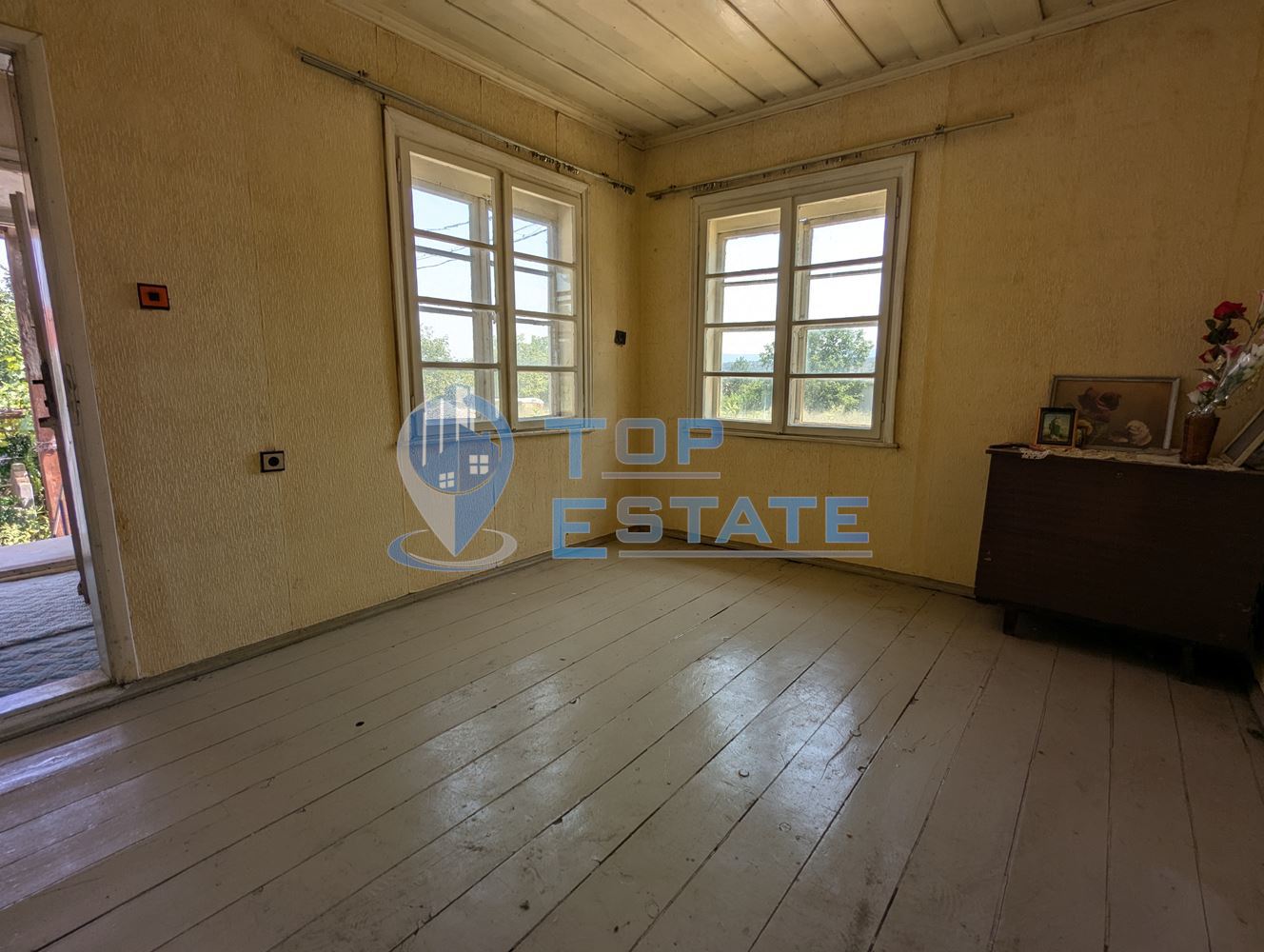 Двуетажна тухлена къща в село Драгижево, област Велико Търново - 0