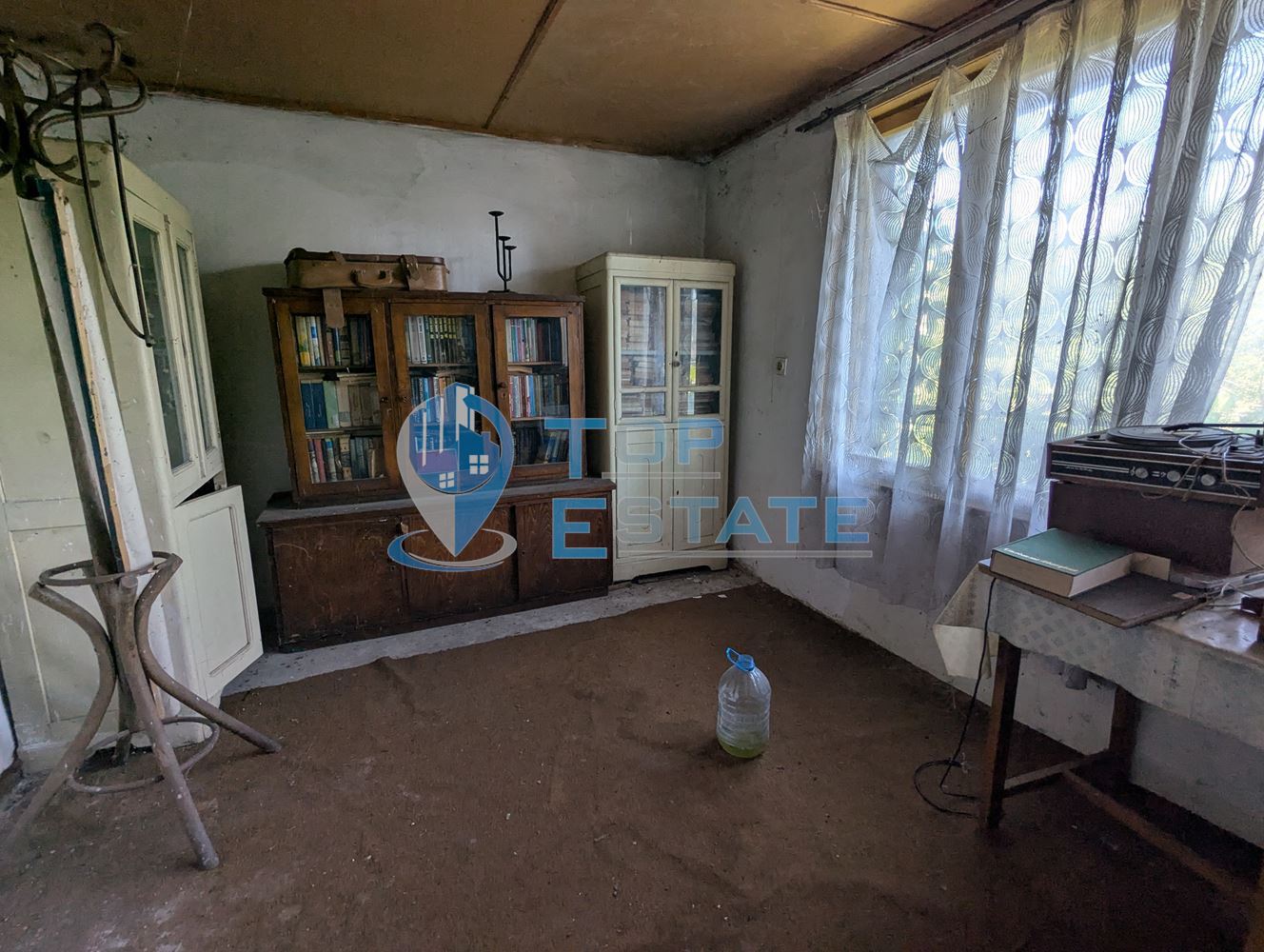 Тухлена къща на тиха и спокойна улица в село Поликраище, област Велико Търново - 0