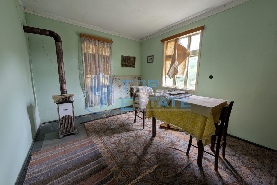 Двуетажна тухлена къща в близост до град Плачковци - 0