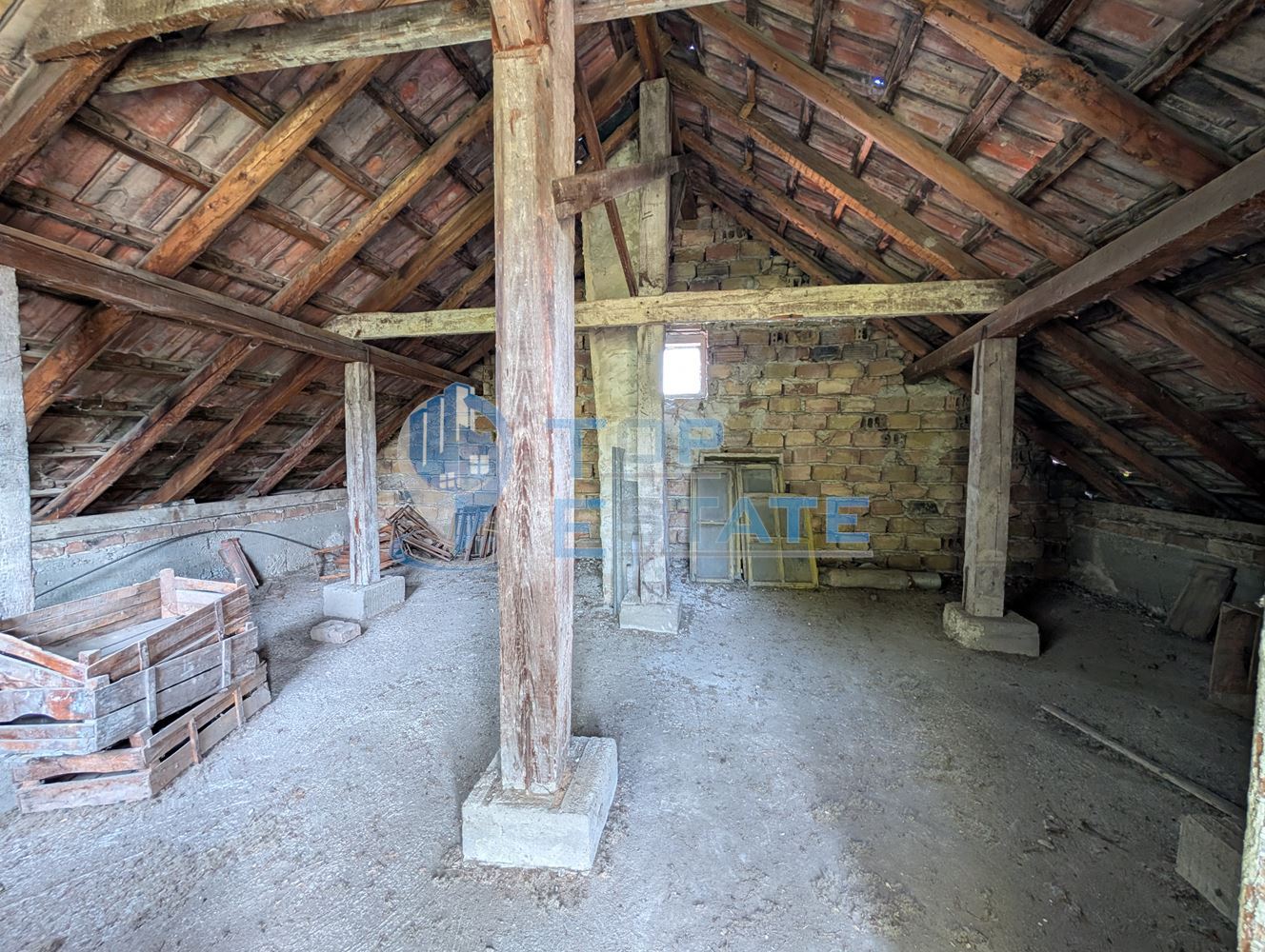 Двуетажна масивна вила в местност Арбанашко бърдо-0 Двуетажна масивна вила в местност Арбанашко бърдо - 0