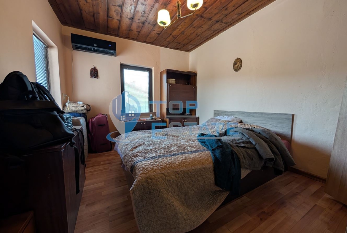 Едноетажна реновирана къща с голям двор в село Сливовица - 0