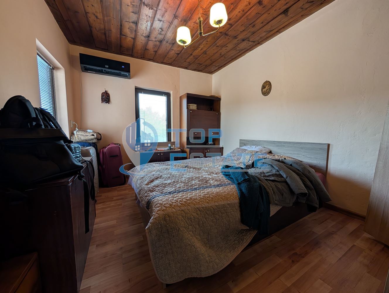 Едноетажна реновирана къща с голям двор в село Сливовица - 0