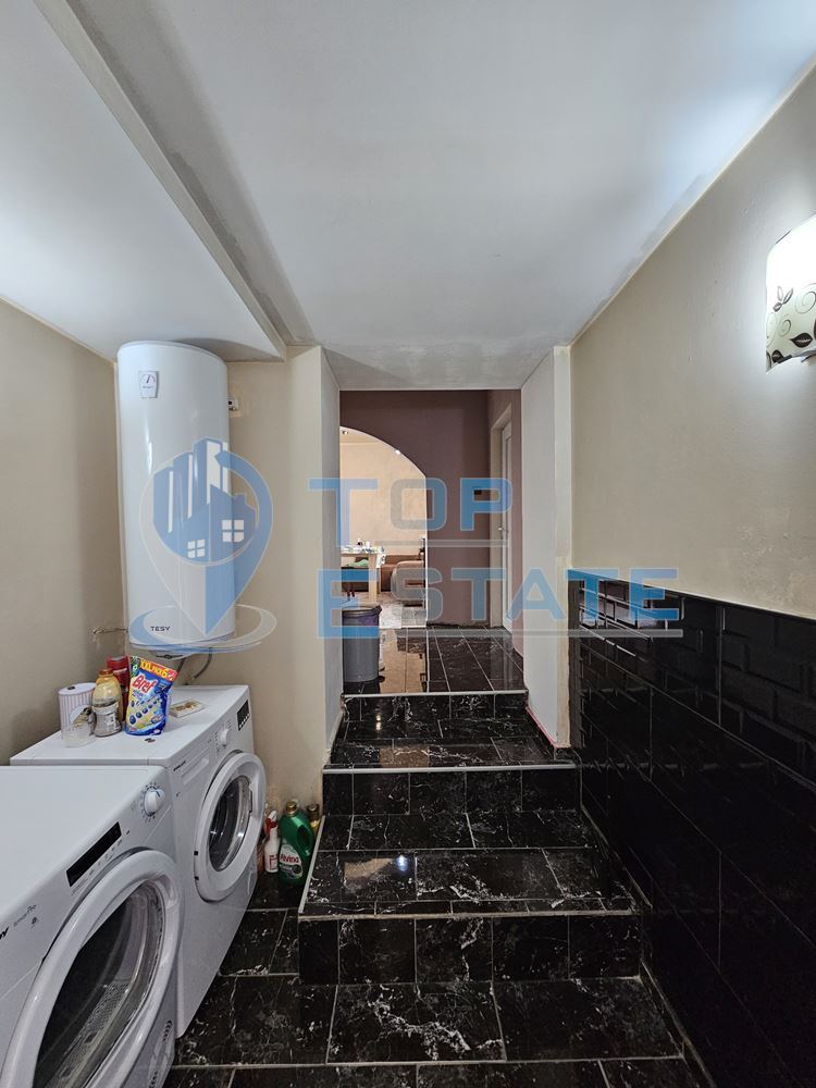 Двуетажна обзаведена и ремонтирана къща с три спални в село Страхилово, област Велико Търново - 0