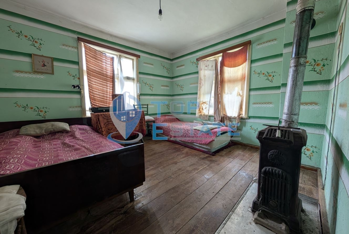 Двуетажна тухлена къща в Тревненския балкан - 0