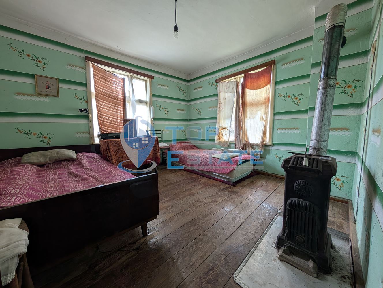 Двуетажна тухлена къща в Тревненския балкан - 0