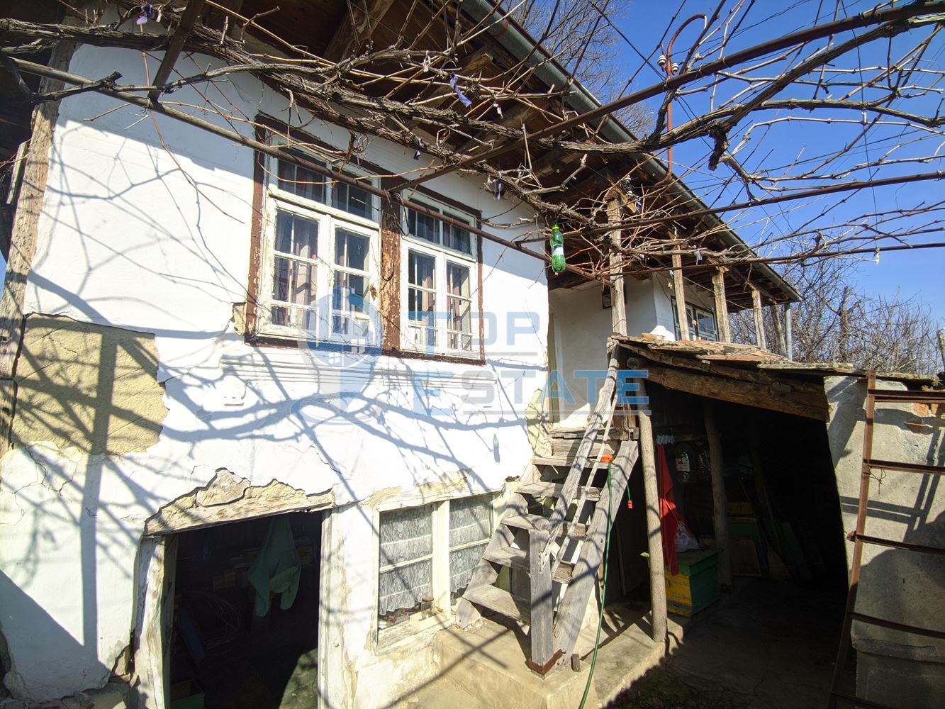 Старинна къща с голям двор в село Мусина - 0