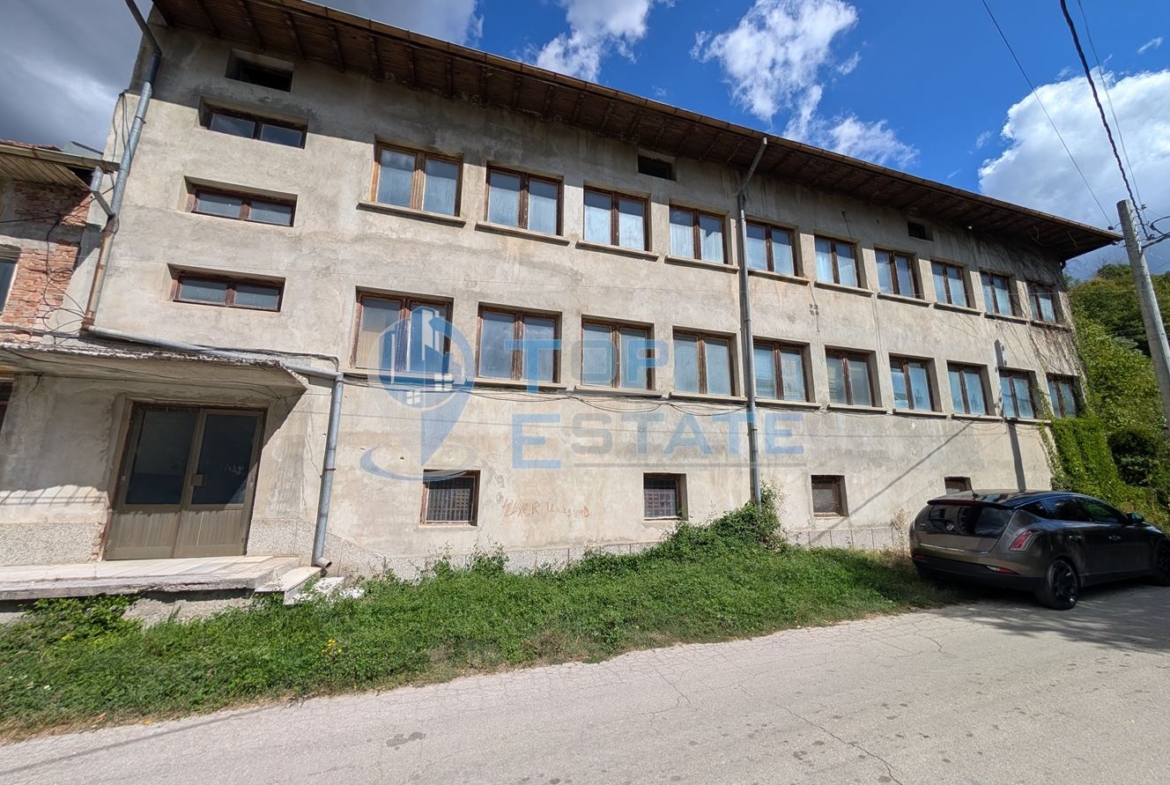 Масивна сграда за обществено обслужване в град Плачковци - 0