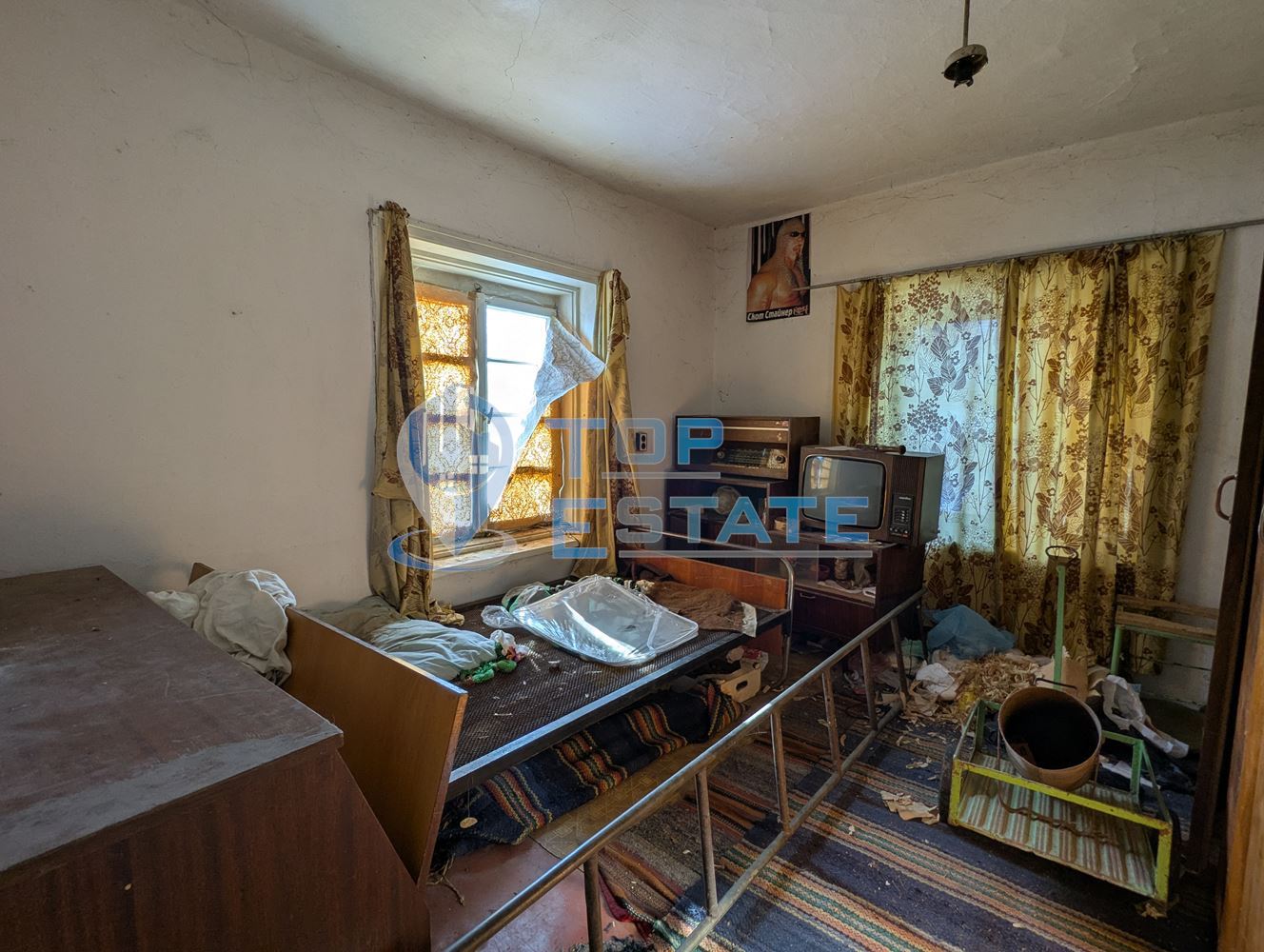 Двуетажна тухлена къща с голям двор в село Копривец, област Русе - 0