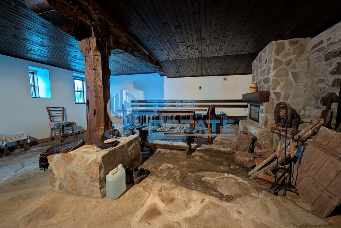 Двуетажна автентична къща в село Кисьовци, област Велико Търново - 0