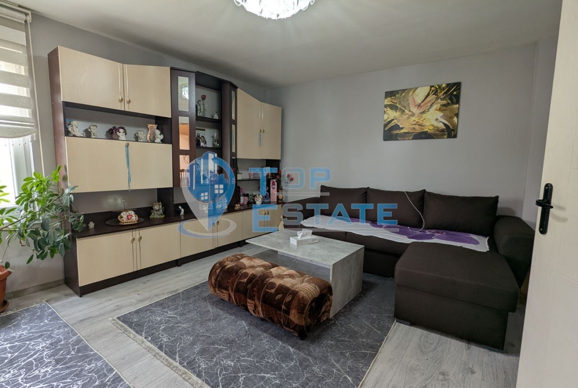 Ремонтирана тухлена къща на главната улица в село Добри дял, обл. Велико Търново - 0